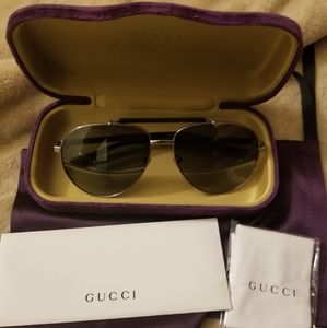 🎁Authentic Gucci Aviator Unisex Shades🎁